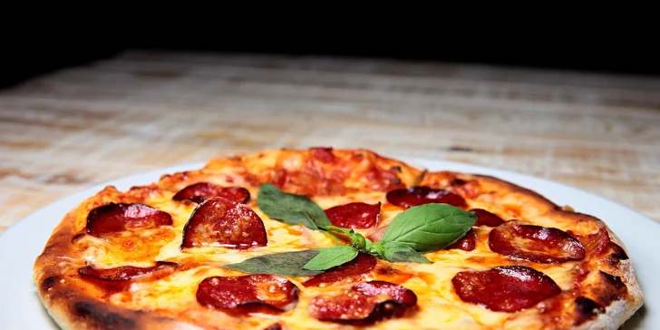Hríbikové rizoto s parmezánom, Cézar šalát alebo pizza aj s dezertom pre dvoch