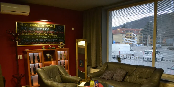 Domáce palacinky so šľahačkou, ovocím a čokoládou. Aj pre dvoch s darčekom!