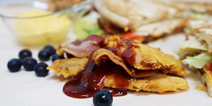 Tak toto sami nedáte! Najväčší hovädzí burger na donášku až k vám domov