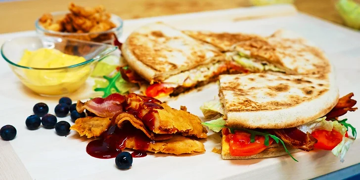 Tak toto sami nedáte! Najväčší hovädzí burger na donášku až k vám domov