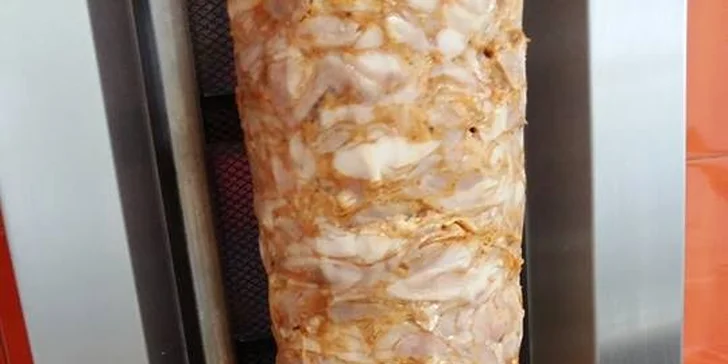 Kebab v žemli alebo v tortille + nápoj. Najväčší kebab v meste robia nepočujúci!
