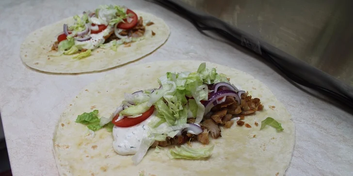 Kebab v žemli alebo v tortille + nápoj. Najväčší kebab v meste robia nepočujúci!