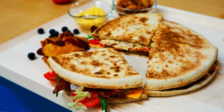 Tak toto sami nedáte! Najväčší hovädzí burger na donášku až k vám domov