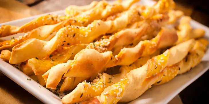 Liter piva s pizza štangľami v Pizza Pazza