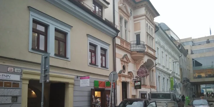 Klasická manikúra a relaxačná masáž rúk či klasická pedikúra