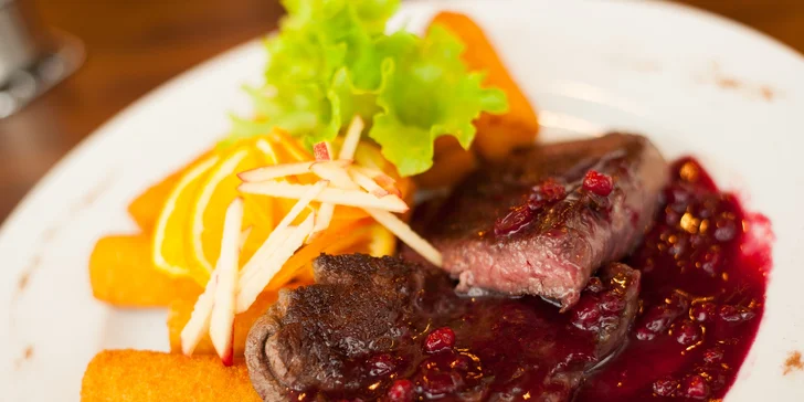 Pikantné hovädzie kúsky alebo jelení steak