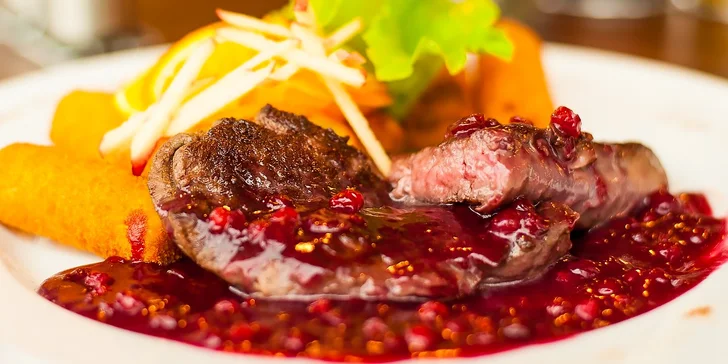 Pikantné hovädzie kúsky alebo jelení steak