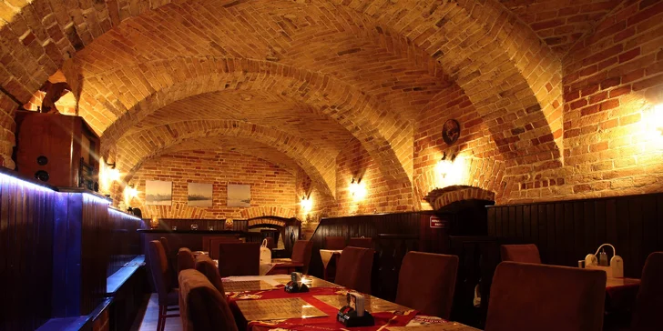 Hovädzí steak zo sviečkovice U Sokola s prílohou a omáčkou podľa výberu