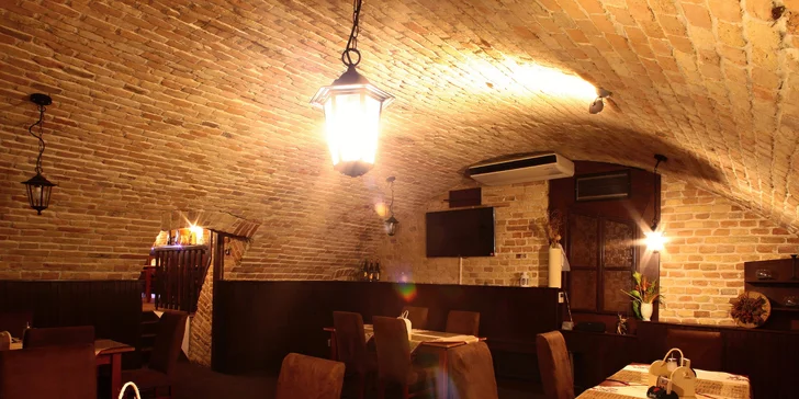 Hovädzí steak zo sviečkovice U Sokola s prílohou a omáčkou podľa výberu