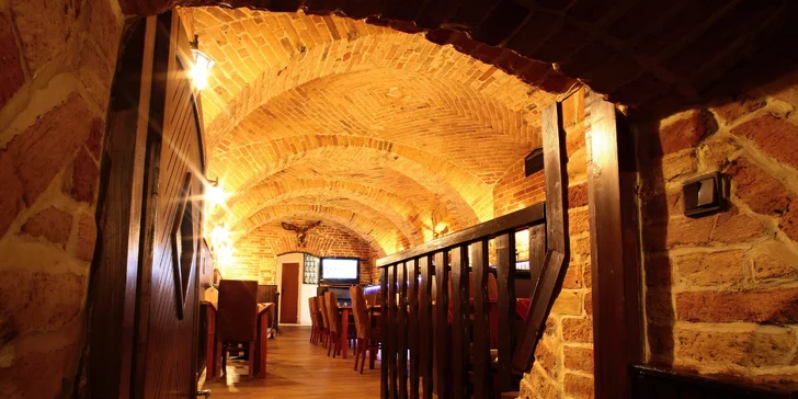 Hovädzí steak zo sviečkovice U Sokola s prílohou a omáčkou podľa výberu