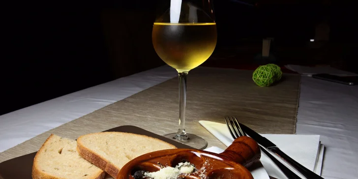 Slimáky s bylinkovým maslom a parmezánom