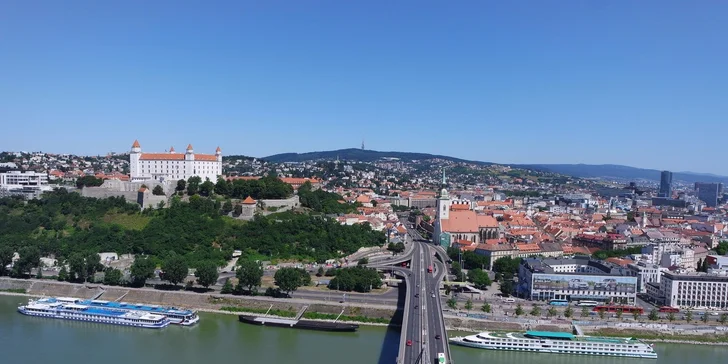 Najkrajší pohľad na Bratislavu z exkluzívnej vyhliadkovej veže UFO watch.taste.groove.