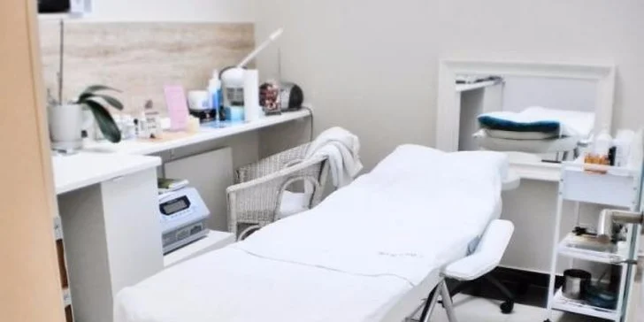 Masáž tváre, krku a dekoltu či diamantová mikrodermabrázia