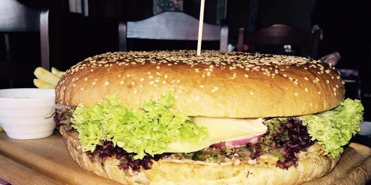 XXL hamburger pre hladných obrov - až 1,5 kila!