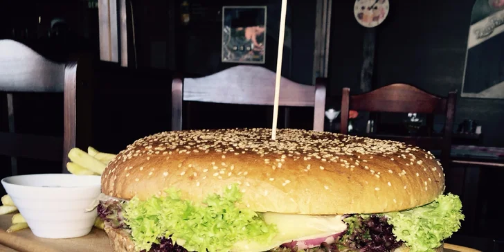 XXL hamburger pre hladných obrov - až 1,5 kila!