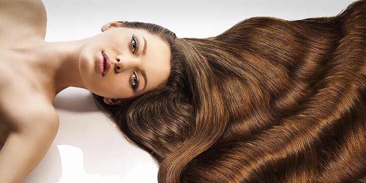 Predlžovanie vlasov s 3-ročnou zárukou alebo regeneračno-relaxačný balíček pre poškodené vlasy