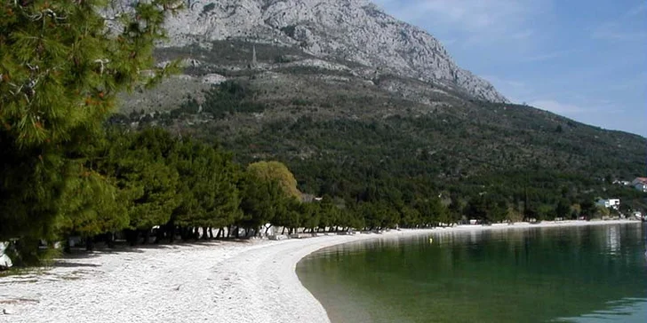 Letná pohoda v letovisku Makarska Riviéra s polopenziou