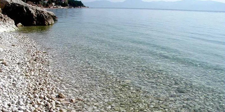 Letná pohoda v letovisku Makarska Riviéra s polopenziou