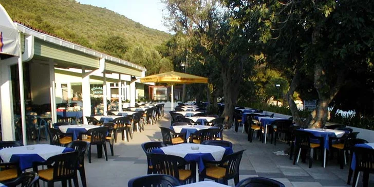 Letná pohoda v letovisku Makarska Riviéra s polopenziou
