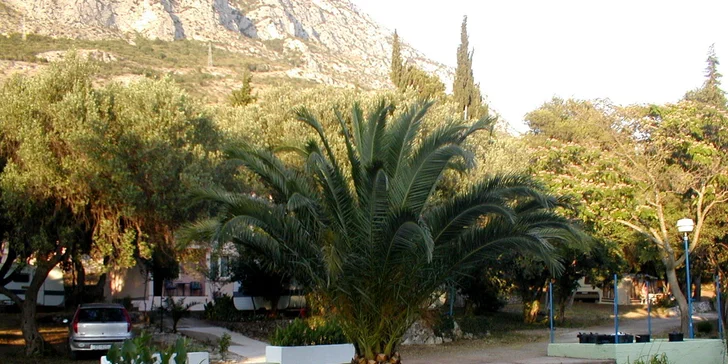 Letná pohoda v letovisku Makarska Riviéra s polopenziou