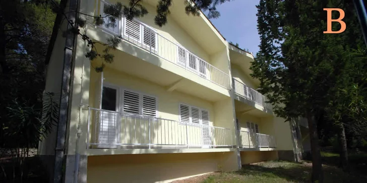 Letná pohoda v letovisku Makarska Riviéra s polpenziou