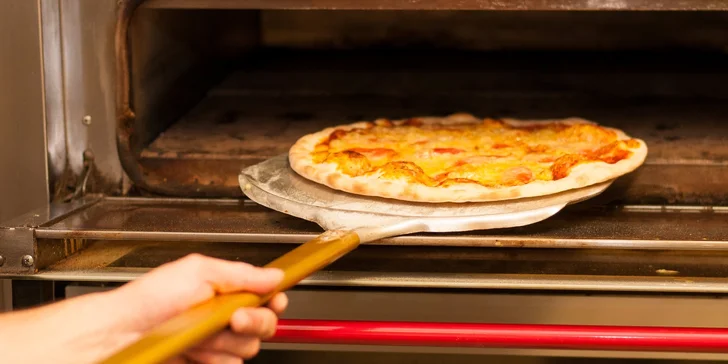 Talianska pizza alebo Bastoncini pizza tyčinky podľa výberu, nápoj v cene