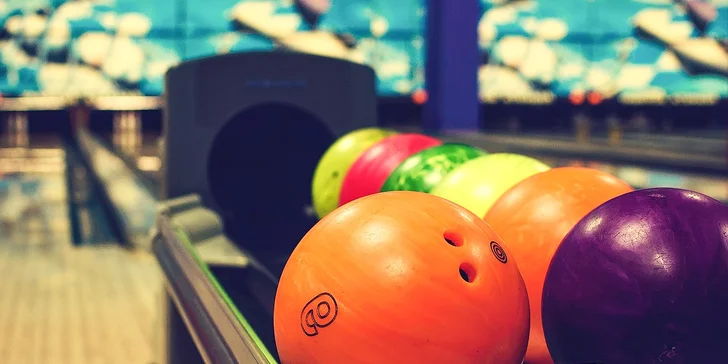 1 hodina zábavy na bowlingu pre celú rodinu i partiu alebo klubová karta plná výhod