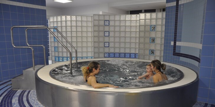 Vstup do wellness! Fínska sauna a whirlpool bazén!