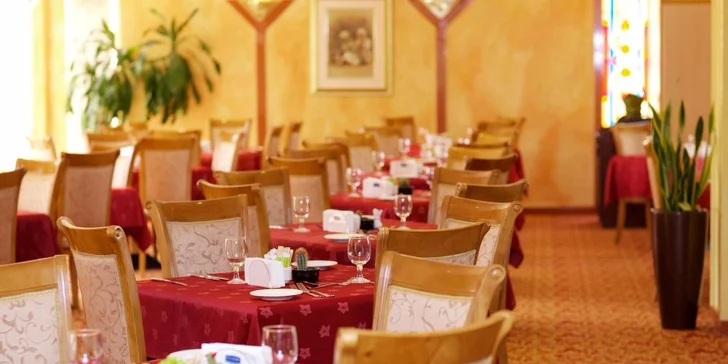 8-dňová dovolenka v Emirátoch s letiskovými poplatkami, servisom a službami delegáta v cene - hotel priamo na pláži!
