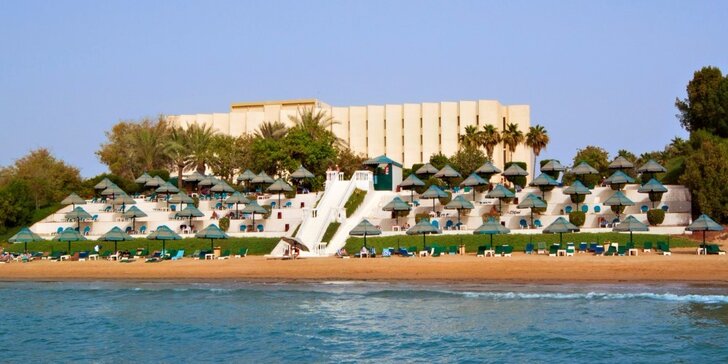 8-dňová dovolenka v Emirátoch s letiskovými poplatkami, servisom a službami delegáta v cene - hotel priamo na pláži!