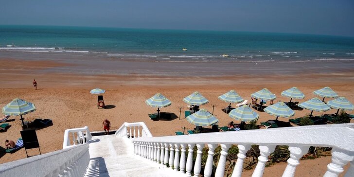 8-dňová dovolenka v Emirátoch s letiskovými poplatkami, servisom a službami delegáta v cene - hotel priamo na pláži!