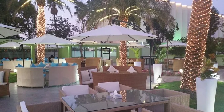 8-dňová dovolenka v Emirátoch s letiskovými poplatkami, servisom a službami delegáta v cene - hotel priamo na pláži!