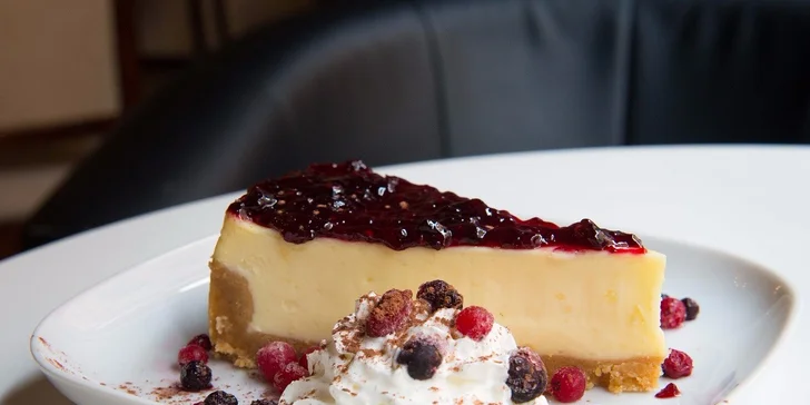 American cheesecake s bio džemom a kávou