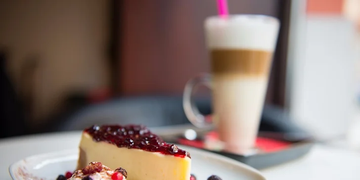 American cheesecake s džemom a kávou