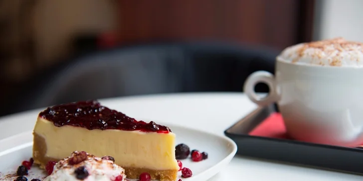 American cheesecake s džemom a kávou