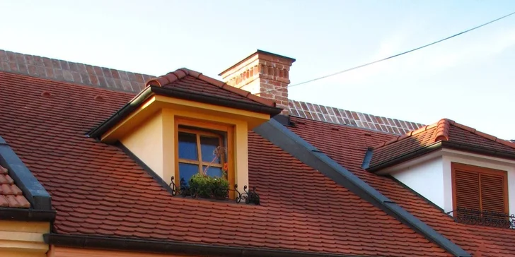 Mikromasáž očného okolia a liftingová masáž tváre s úpravou obočia