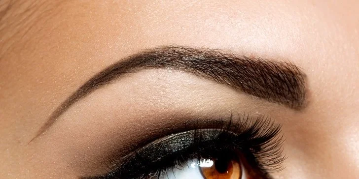 Permanentný make up obočia špeciálnou čepieľkovou 3D technikou
