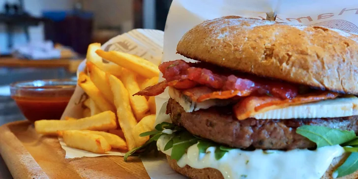 GRAND MC Pulitzer burger s hranolčekmi a domácou slepačou polievkou