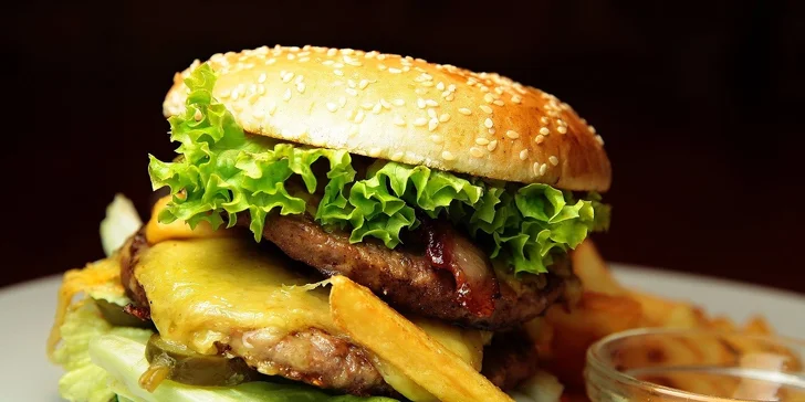 Hovädzí burger, hranolčeky a dresing v "base" NEW ALCATRAZ