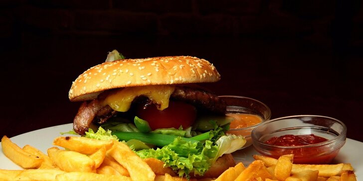 Hovädzí burger, hranolčeky a dresing v "base" NEW ALCATRAZ