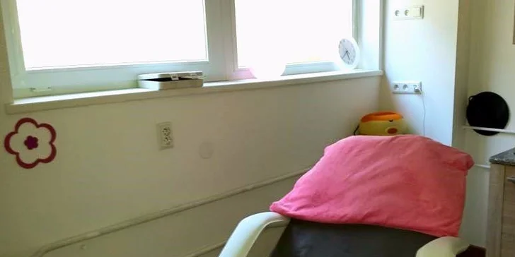 Krásne hladké telo s klasickou depiláciou teplým voskom