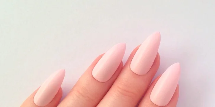 Oživte svoje ruky so Shellac manikúrou či gelovými nechtami