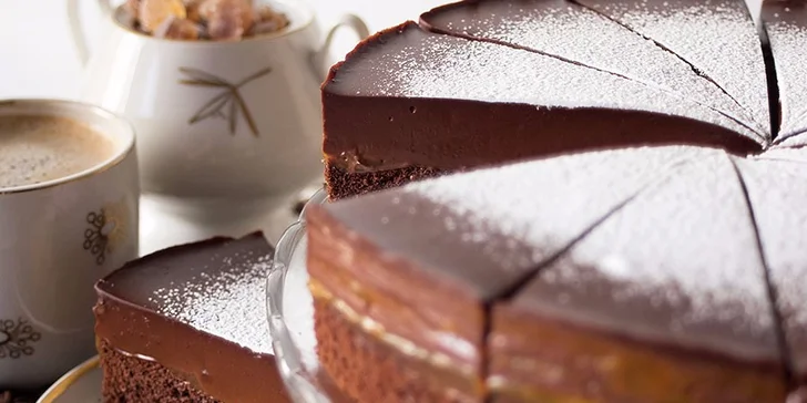 Božské cheesecakes a sladké torty s dovozom