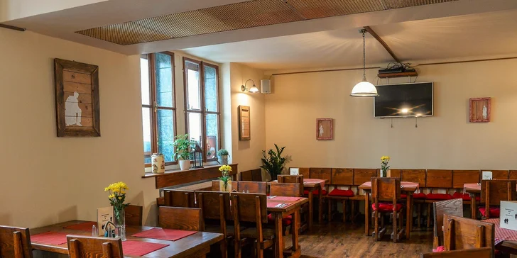 Najchutnejšie burgre v Starom Meste - na výber z osem druhov, aj 700 g mega burger! Plus domáce hranolčeky!