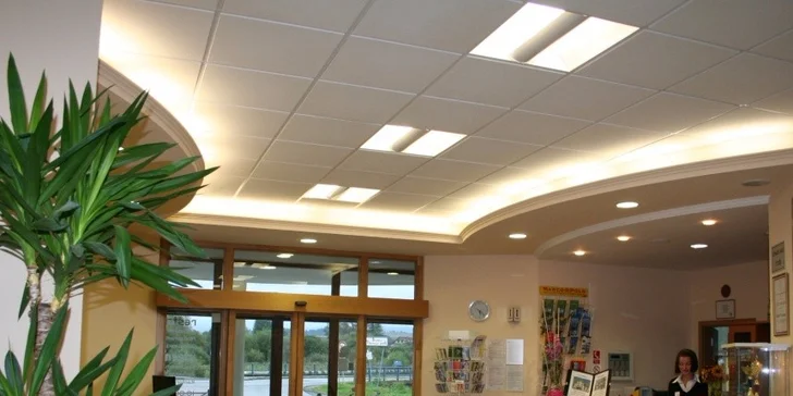 Wellness pobyt PRE DVOCH v Bešeňovej. Termálne kúpele, vírivka, sauny, raňajky a trojchodové večere.