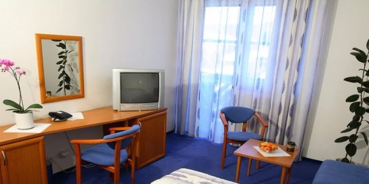Wellness pobyt PRE DVOCH v Bešeňovej. Termálne kúpele, vírivka, sauny, raňajky a trojchodové večere.