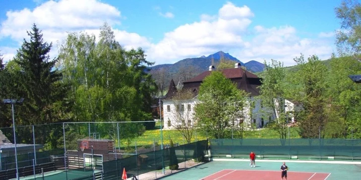 Wellness pobyt PRE DVOCH v Bešeňovej. Termálne kúpele, vírivka, sauny, raňajky a trojchodové večere.