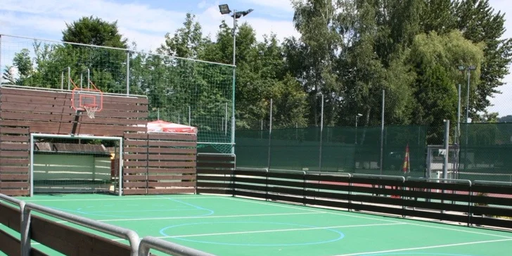 Wellness pobyt PRE DVOCH v Bešeňovej. Termálne kúpele, vírivka, sauny, raňajky a trojchodové večere.