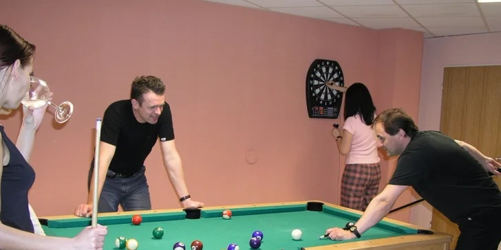 Wellness pobyt PRE DVOCH v Bešeňovej. Termálne kúpele, vírivka, sauny, raňajky a trojchodové večere.