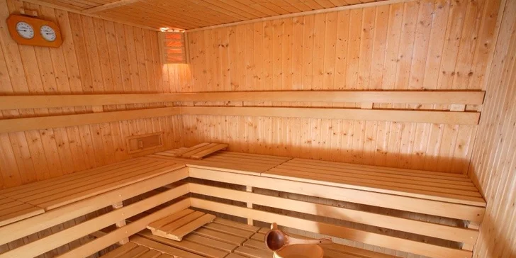 Wellness pobyt PRE DVOCH v Bešeňovej. Termálne kúpele, vírivka, sauny, raňajky a trojchodové večere.